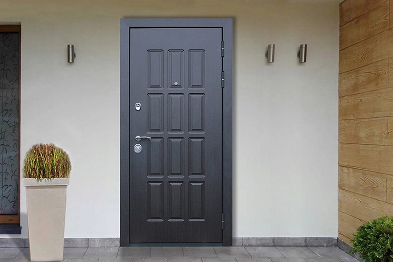 Puerta de entrada instalada en vivienda