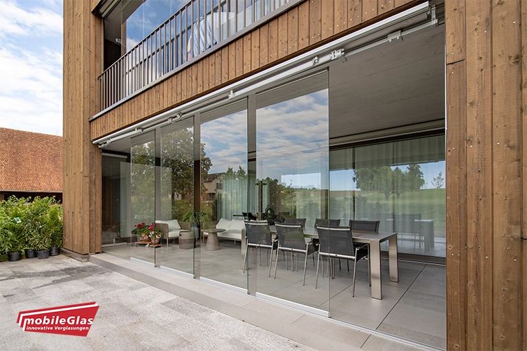 Cortinas de cristal MobileGlas Nucovista GG sin marcos de calidad suiza en terraza